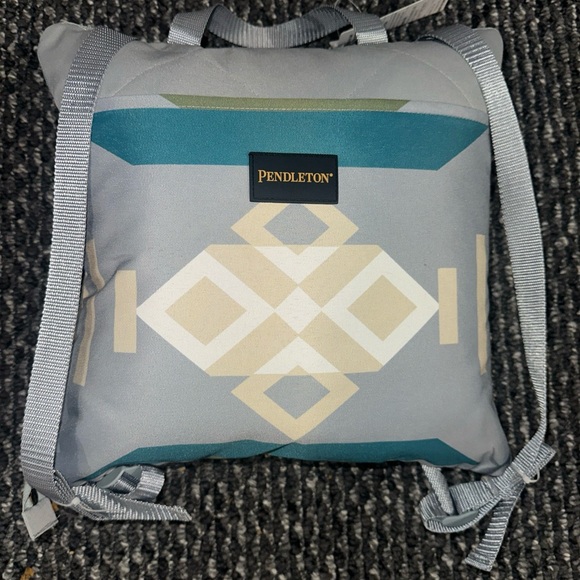 Pendleton Gray and Teal Quilt